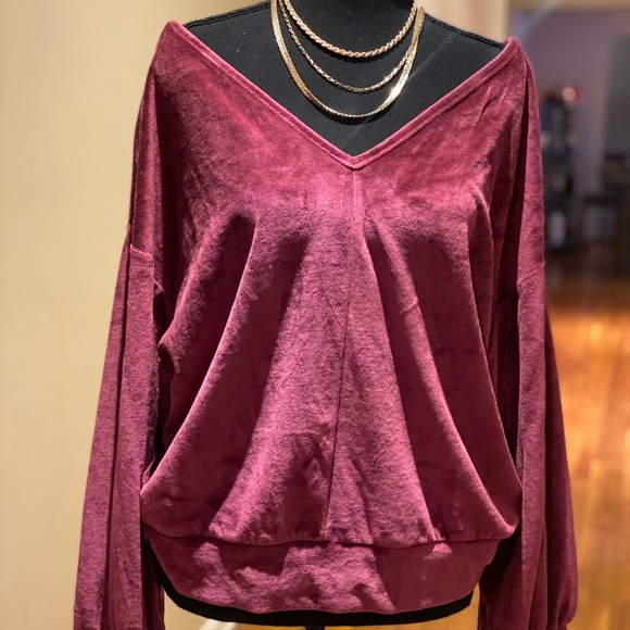 Sweater- on/off shoulder M/L - Picture 2 of 7